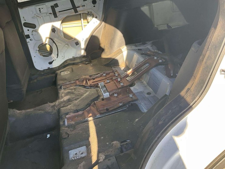 2016-ford-explorer-image-21