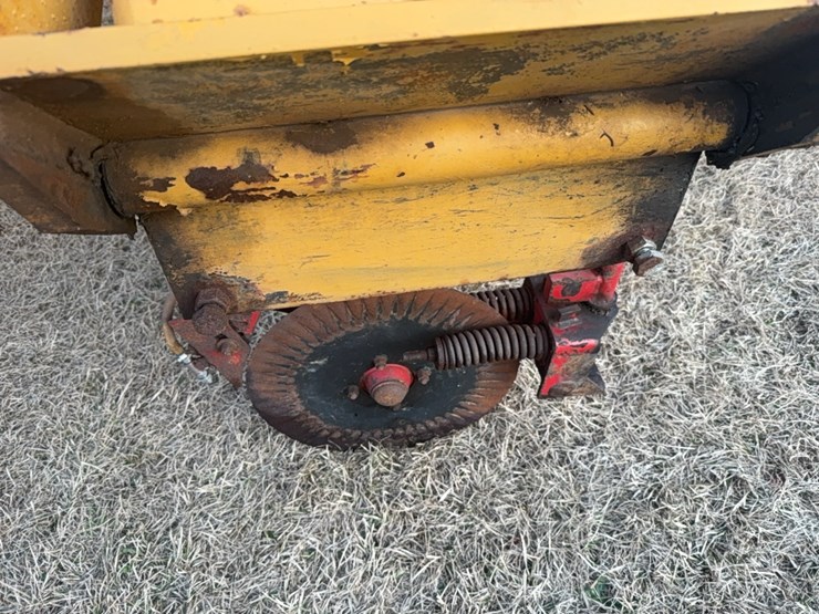 kbh-gooseneck-applicator-on-12-row-38”-rows-image-7