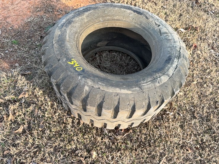 firestone-duplex-15–19.5-tire-image-5