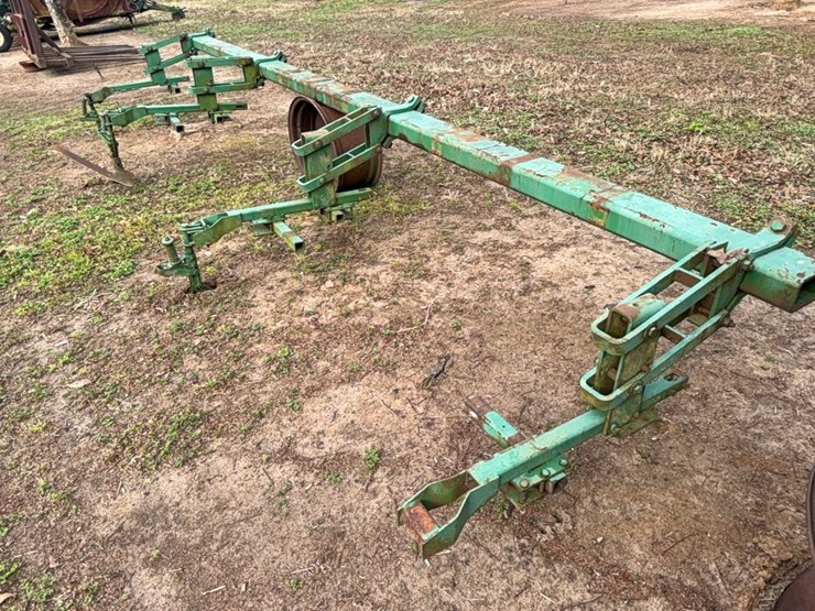 john-deere-cultivator-with-no-three-point-hitch-with-four-cultivator-units-image-19