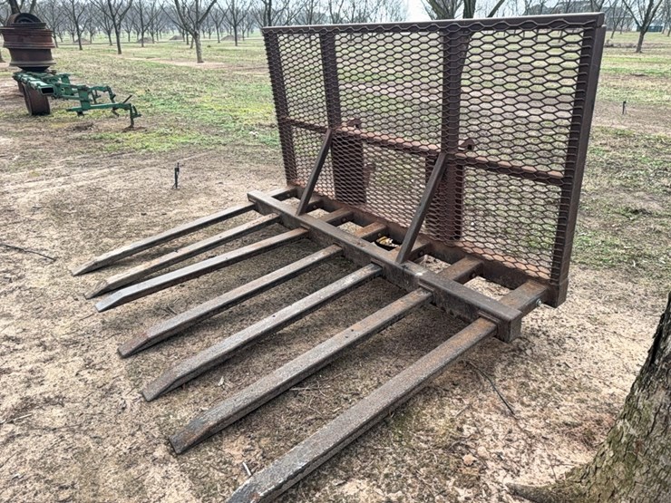 limb-forks-with-brush-guard-set-up-for-john-deere-loader-image-4