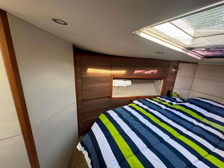 2015-sealine-f380-boat-image-6