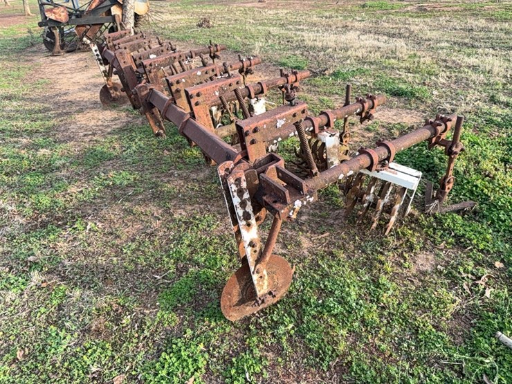 lilliston-4-row-rolling-cultivator-on-38”-rows-image-14
