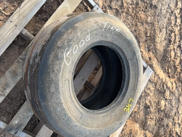 12.5-l-–-15-fi-tire-image-14