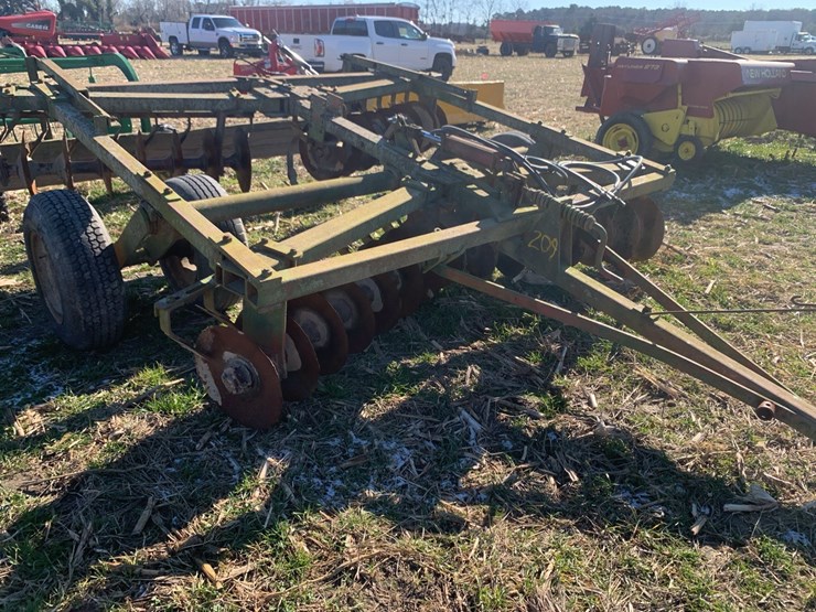 massey-ferguson-520-image-1