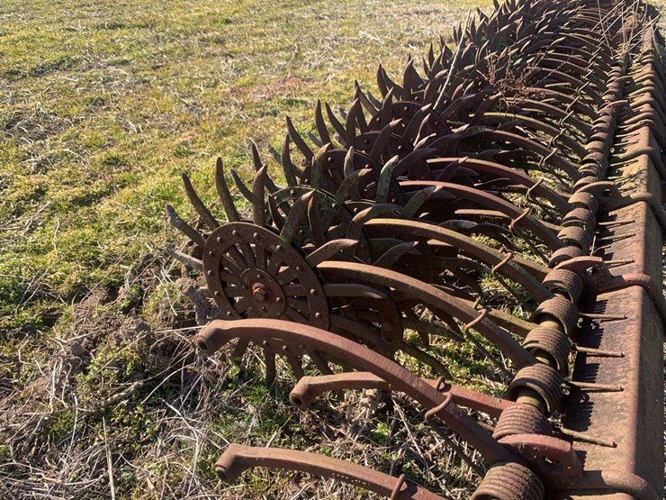 caterpillar-12-image-5