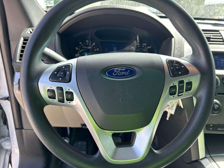 2014-ford-explorer-image-13