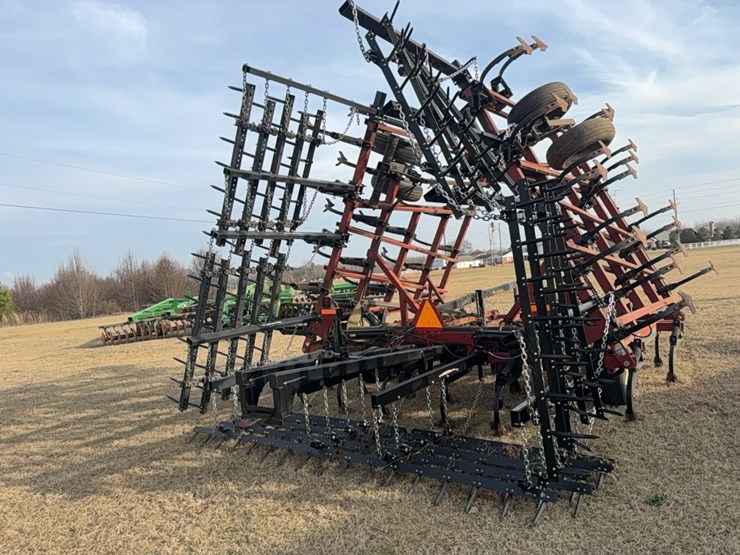 case-ih-tiger-mate-￼-field-cultivator-image-41