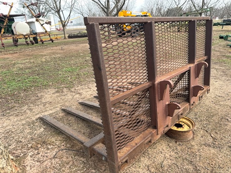 limb-forks-with-brush-guard-set-up-for-john-deere-loader-image-7