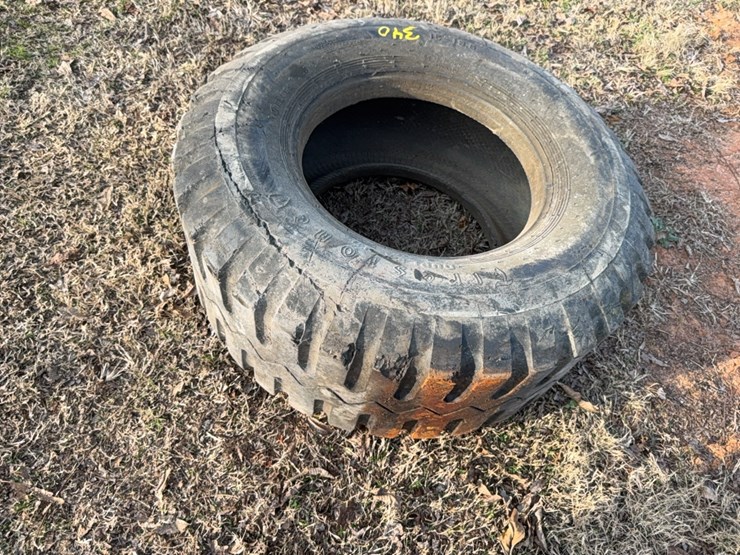 firestone-duplex-15–19.5-tire-image-10