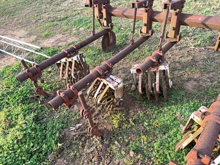 lilliston-4-row-rolling-cultivator-on-38”-rows-image-45