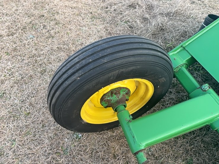 john-deere-520-image-10