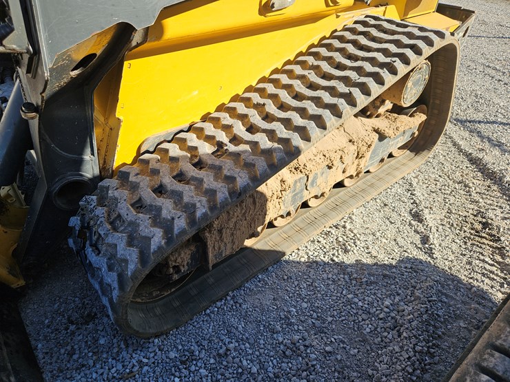 2020-deere-333g-image-14