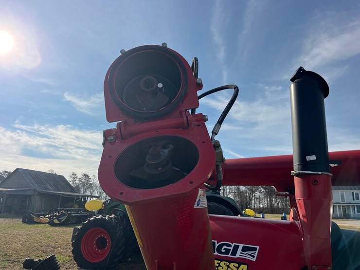 agi-grain-vac,-looks-like-new,-call-252-943-4231-with-questions-image-20