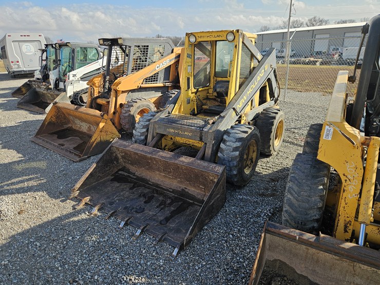 new-holland-l785-image-21