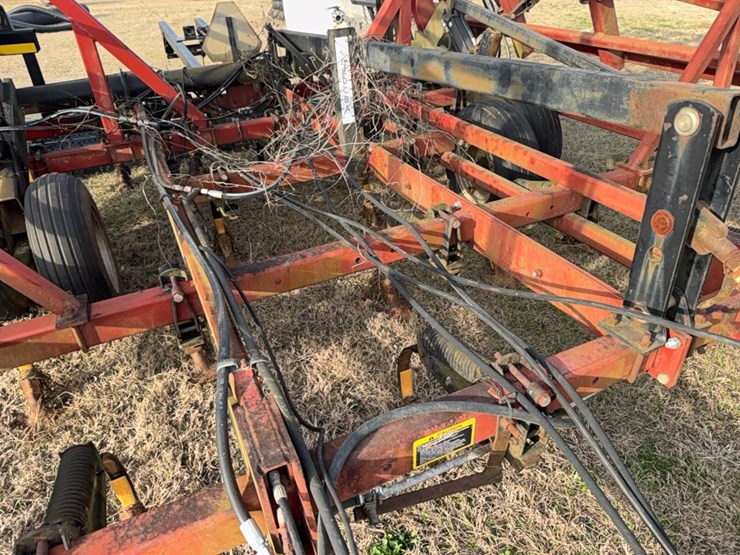 case-ih-tiger-mate-￼-field-cultivator-image-77