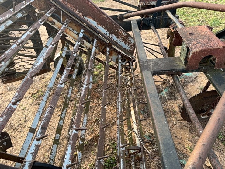 uft-2-row-peanut-digger/inverter-image-21