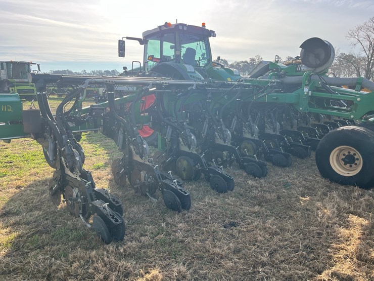 12-row-twin-row-great-plains-planter-image-15