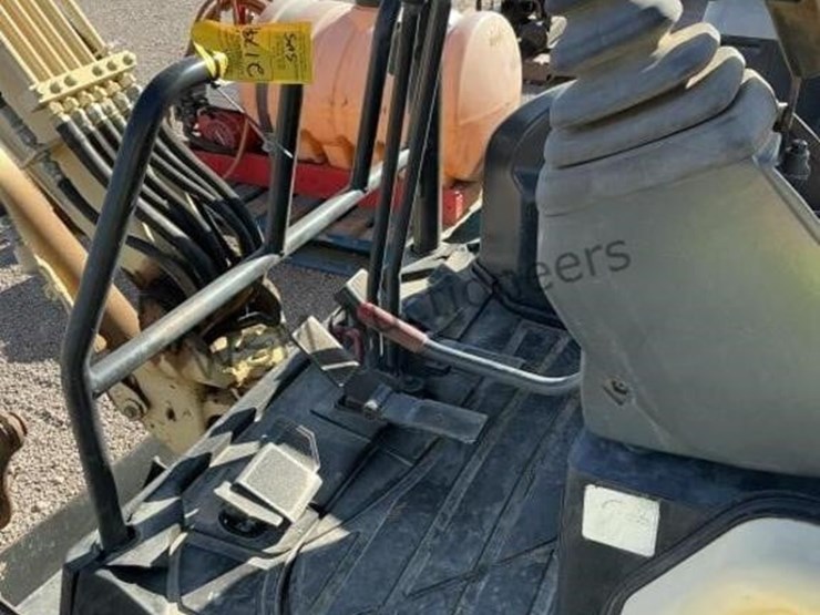 new-holland-e18sr-image-11