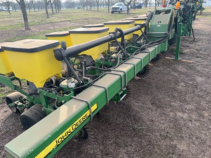 john-deere-1725-image-16