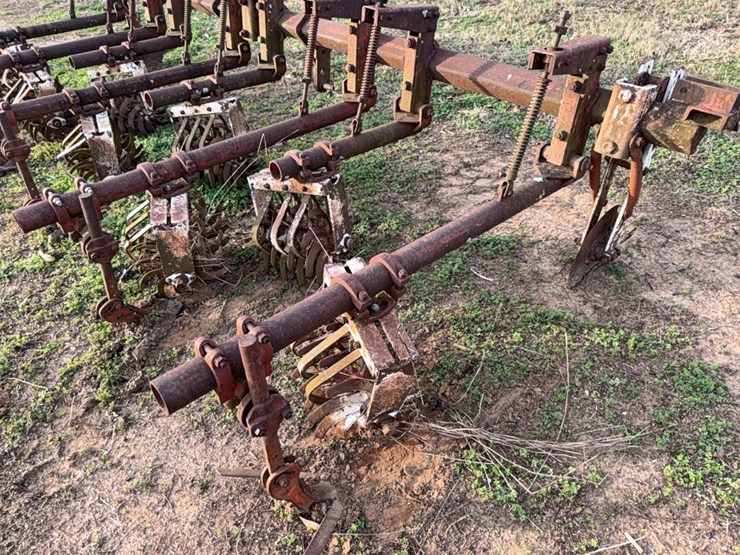 lilliston-4-row-rolling-cultivator-on-38”-rows-image-38