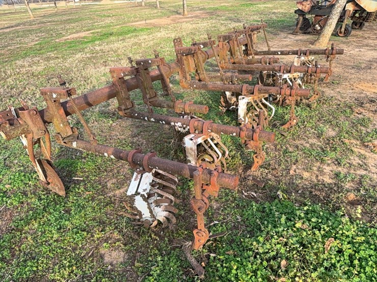 lilliston-4-row-rolling-cultivator-on-38”-rows-image-20