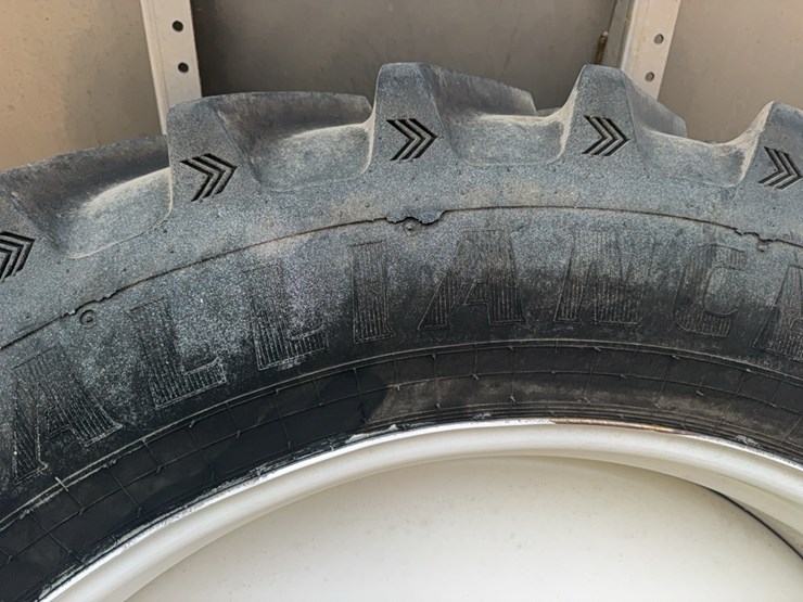 newton-crouch-spreader-cart-image-16