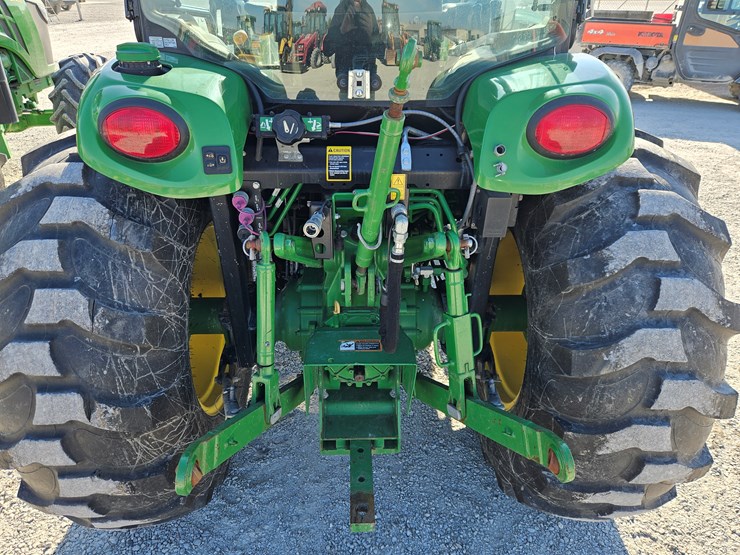 2014-john-deere-4044r-image-13