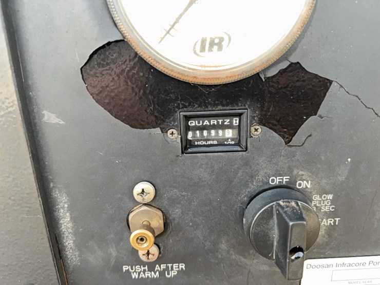 doosan--trailer-type-air-compressor-image-5