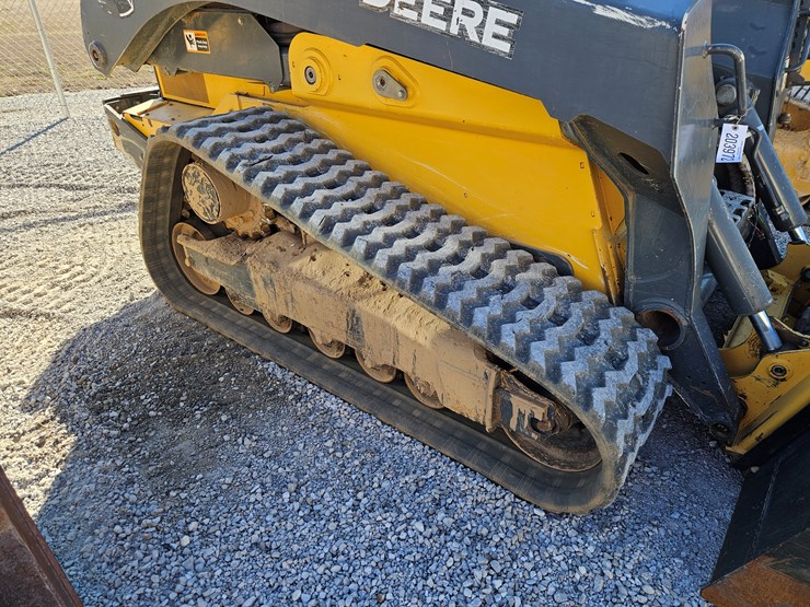 2020-deere-333g-image-22