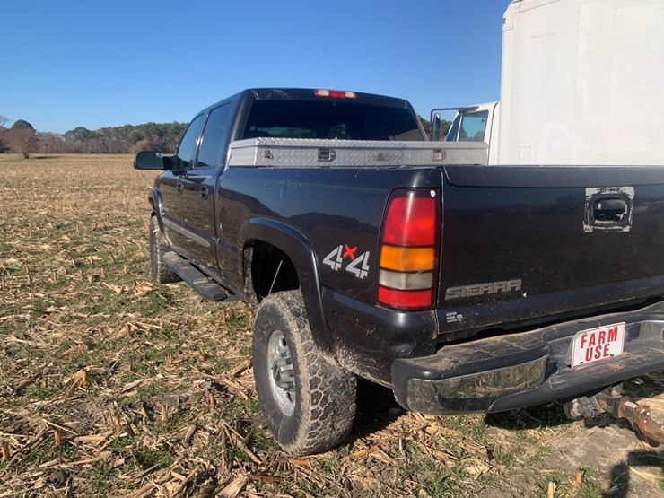 2005-gmc-sierra-2500hd-image-8