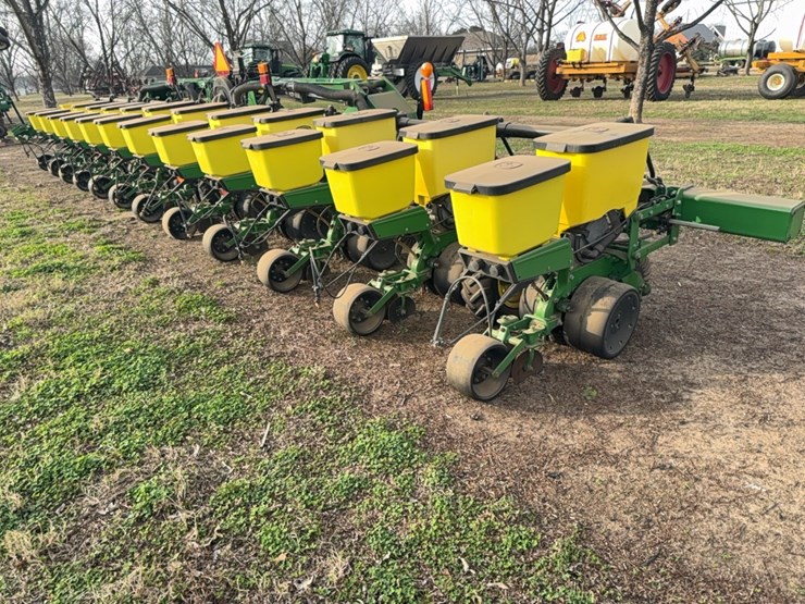 john-deere-1725-image-4