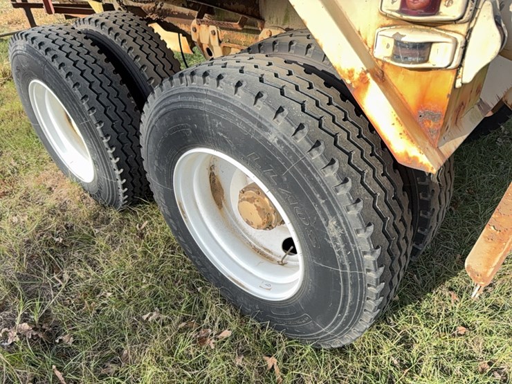 1968-us-army-semi-trailer-liquid-tanker-5000-gallon-image-9