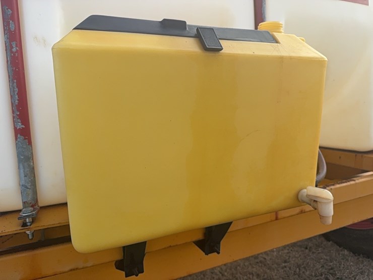 kbh-gooseneck-applicator-on-12-row-38”-rows-image-25