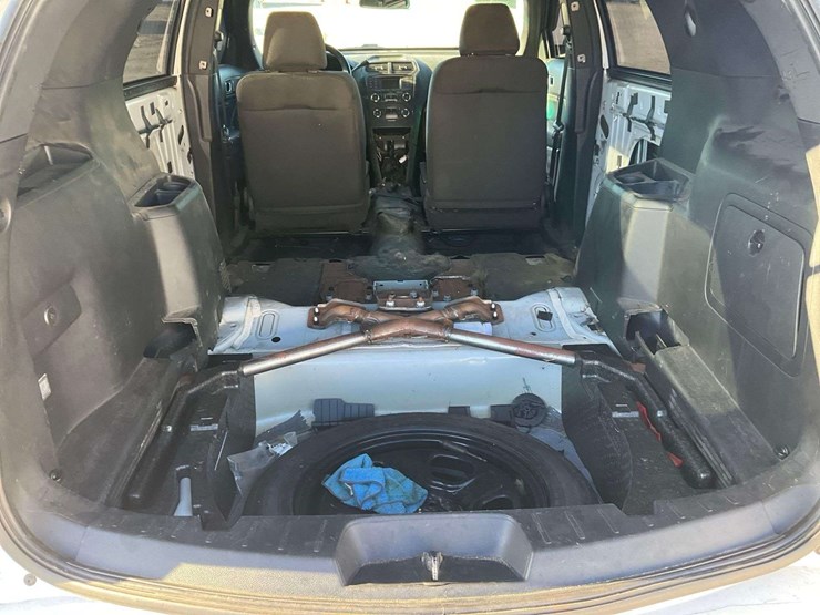 2016-ford-explorer-image-30