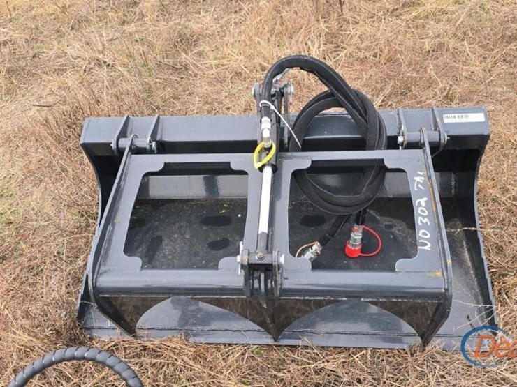 mini-skid-steer-grapple-bucket-image-1