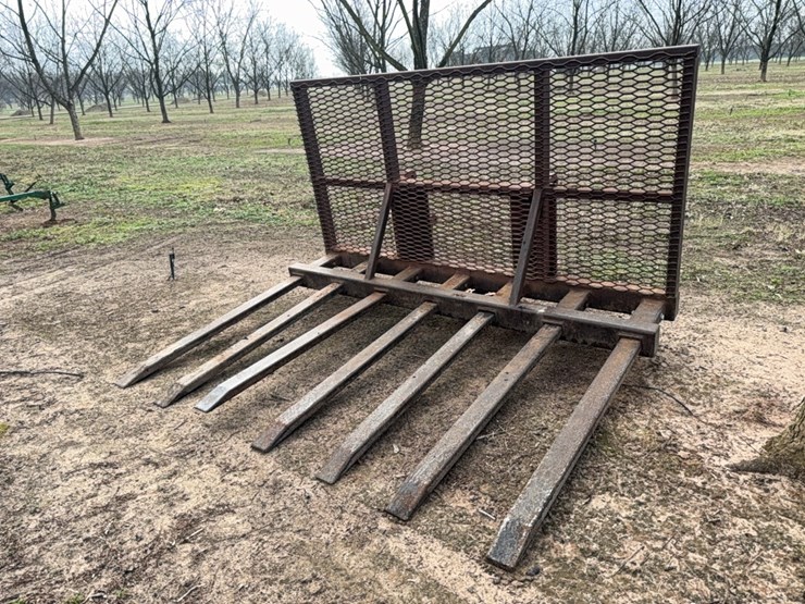 limb-forks-with-brush-guard-set-up-for-john-deere-loader-image-1