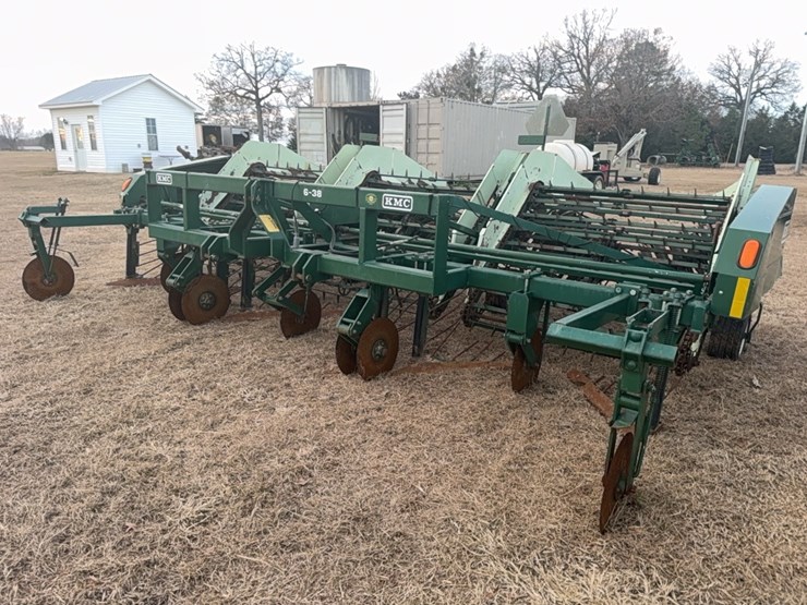 kmc-6-38-(6row-on-38”-only)-peanut-digger/inverter-image-2