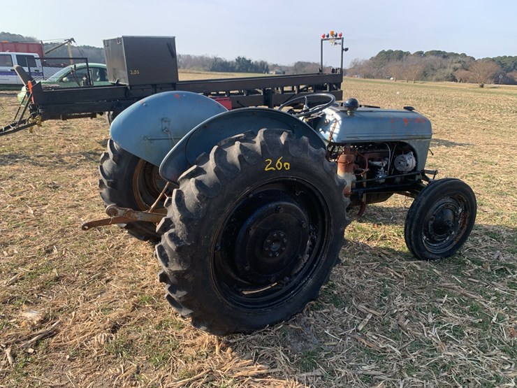 ford-tractor-image-1