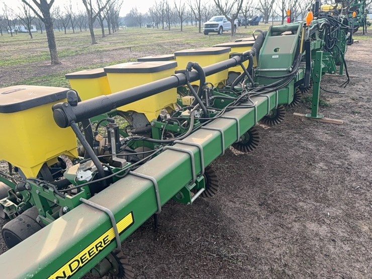 john-deere-1725-image-17