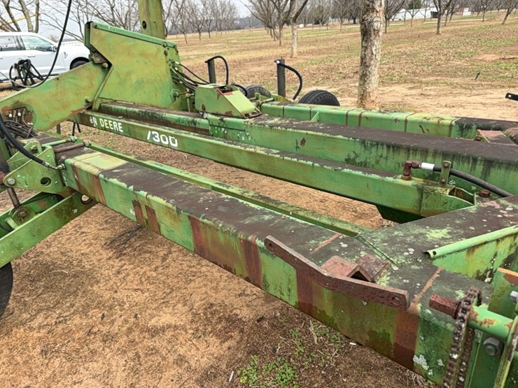 john-deere-7300-image-26