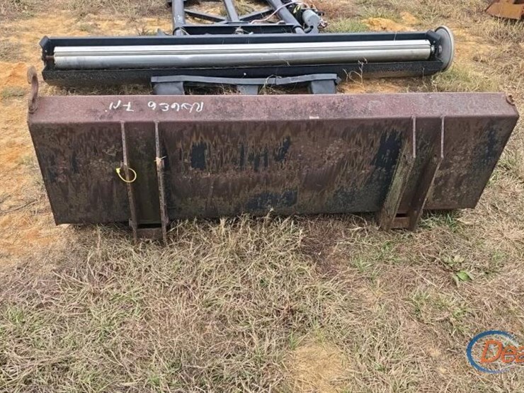 7'-bucket-for-tractor-image-2