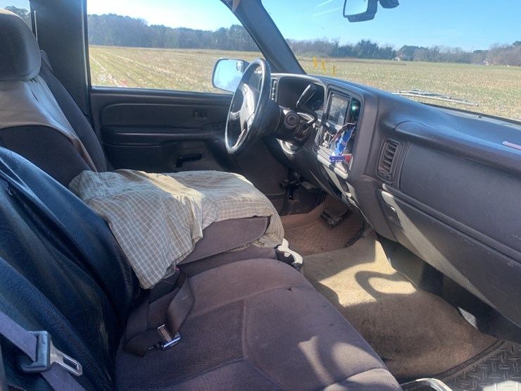 2005-gmc-sierra-2500hd-image-15