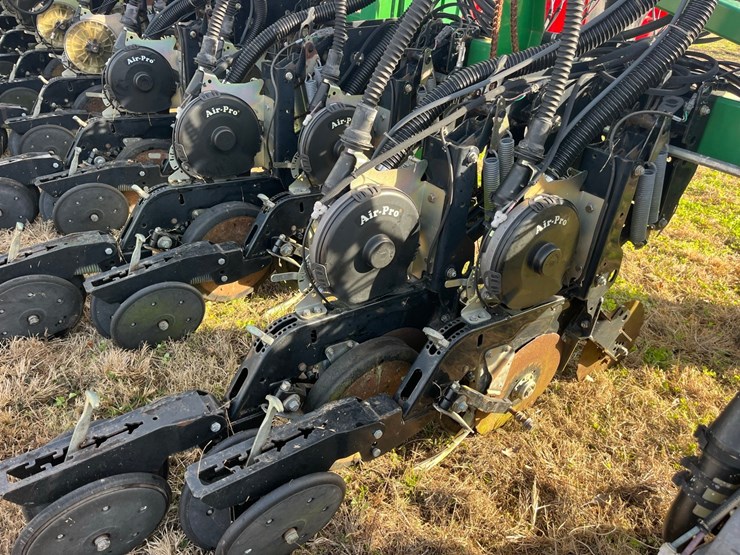 12-row-twin-row-great-plains-planter-image-5