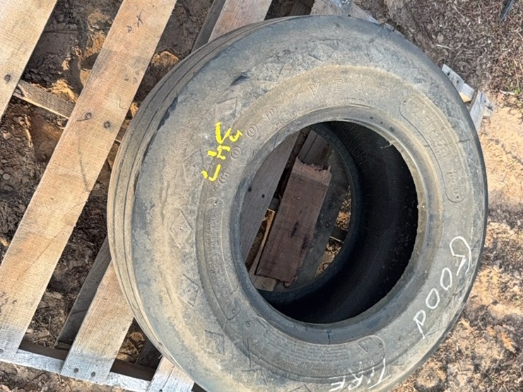 12.5-l-–-15-fi-tire-image-4