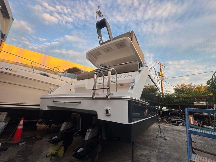 2015-sealine-f380-boat-image-3