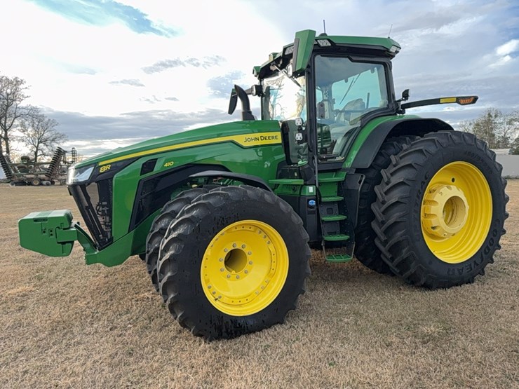 2022-john-deere-8r-410-image-2