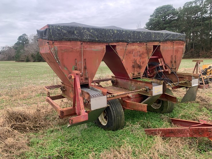 fertilizer-spreader-image-1