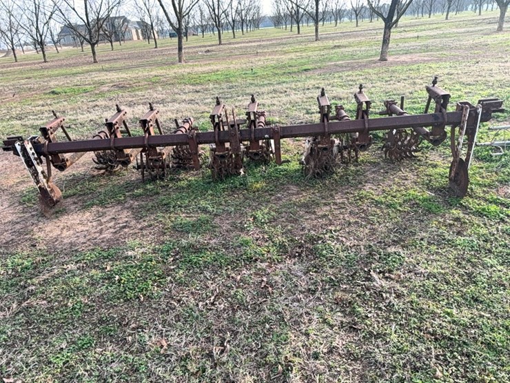 lilliston-4-row-rolling-cultivator-on-38”-rows-image-9