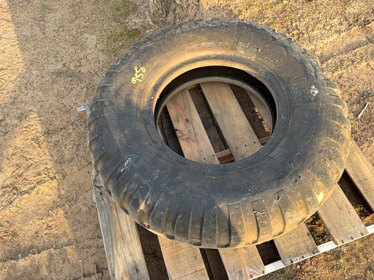 11.00–20-tire-image-11